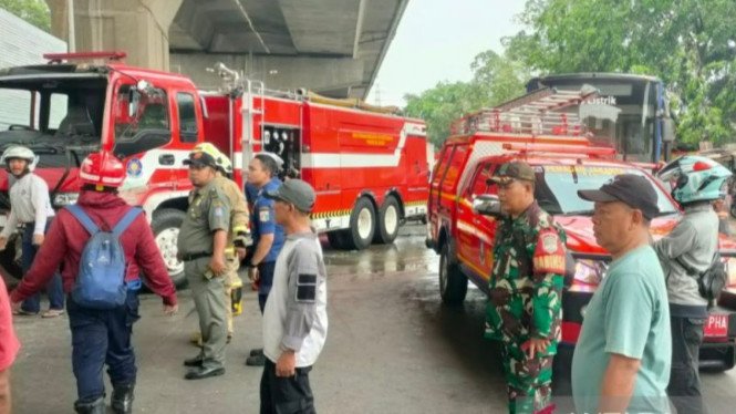 Mobil Pemadam Kebakaran Jadi Bumerang, Tabrak 6 Kendaraan di Jalanan Cakung