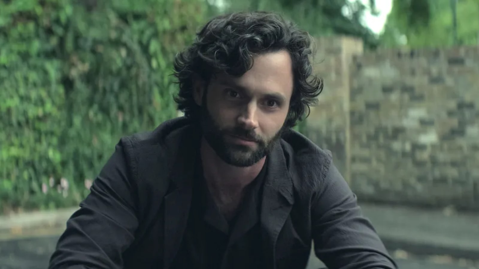 Rahasia Pilihan Penn Badgley: Mengapa Aktor You Hindari Adegan Intim di Layar