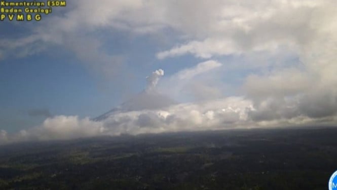 Semeru Bergerak Liar: Tujuh Kali Ledakan dalam Sehari, Asap Membumbung 1 Kilometer