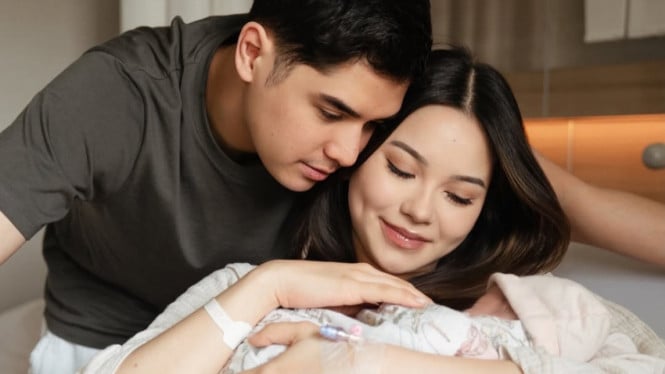 Al Ghazali Bikin Geger dengan Unggahan Mesra, Netizen Malah Fokus ke Isu Baby Soso