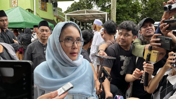 Panggilan Malam dari Sel Tahanan: Nikita Mirzani Hubungi Rieke Diah Pitaloka dengan Permintaan Mengejutkan