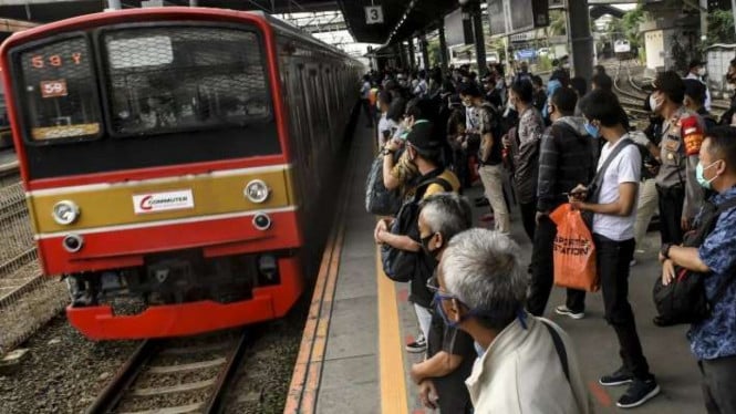 Revolusi Dunia Kerja Menggerus Kelas Menengah Indonesia, Benarkah?