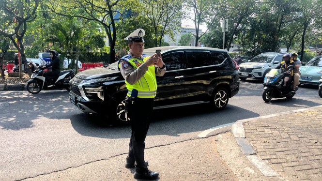 Tilang Manual Tetap Jadi Andalan Polisi Lalu Lintas, Ini Bukti ETLE Tak Mampu Tangkap Pelat Nomor Tersamar