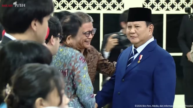 Rocky Gerung Siap Berbenah di Istana, Posisi Wantimpres Menghampiri?