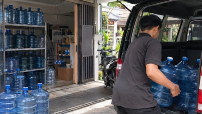 Dari Kamar Tidur Jadi Penghasilan: Panduan Lengkap Bisnis Air Minum Isi Ulang dengan Modal Minim