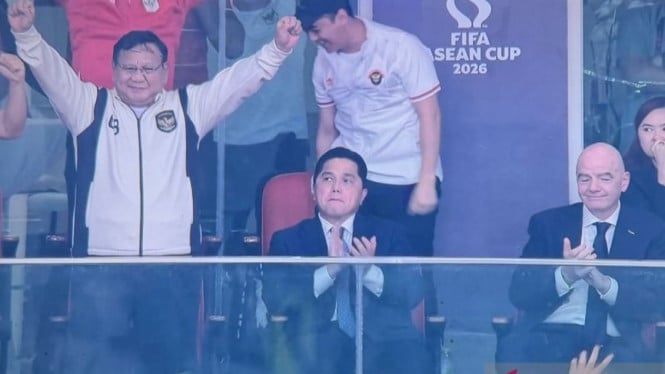 Momen Bersejarah: Presiden RI Layangkan Medali Emas untuk Pahlawan Sepakbola Timnas Indonesia