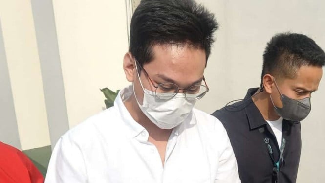 Indra Kenz Balik ke Penjara: Pembebasan Bersyarat Dicabut dan Ditahan di Lapas Tangerang