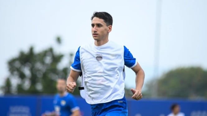 Luka Menalo Buka Hati: Korban Cedera hingga Bersujud untuk Persib Taklukkan Port FC