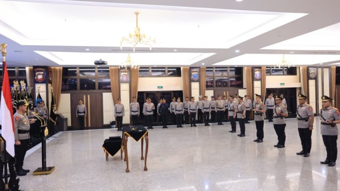 Kapolri Lakukan Reshuffle Besar-besaran: 5 Pejabat Polri Berganti Posisi dalam Upaya Modernisasi Organisasi