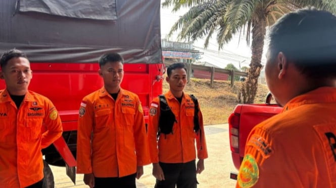 Detik-Detik Mendebarkan: Pria Ini Terjebak dalam Timbunan Tanah Setelah Longsor Menimpa Sumur Dalamnya