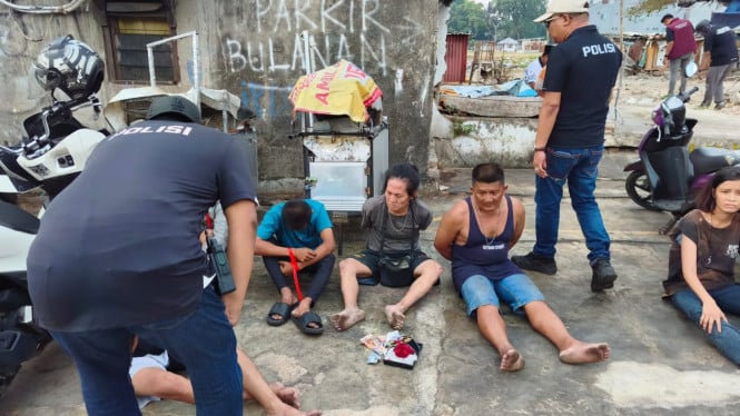Operasi Besar-besaran 116 Personel: Sarang Narkoba Kampung Boncos Diringkus dan Dilalap Api