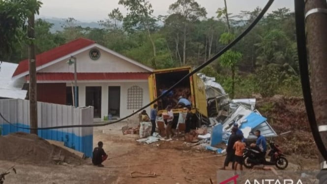 Rem Blong Truk Teh, Dapur MBG Cianjur Hancur dan 3 Pegawai Jadi Korban