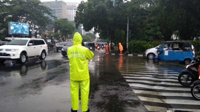 Waspada! Cuaca Ekstrem Melanda Sejumlah Kota, BMKG: Siap-Siap Payung dan Jaket