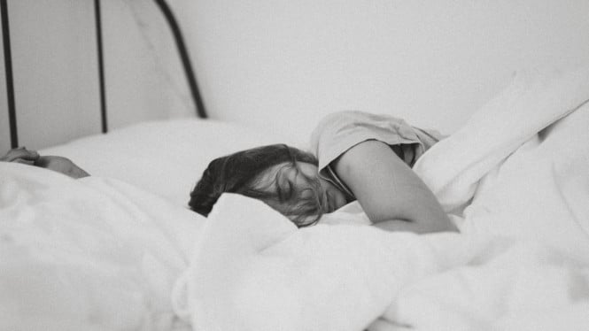 Tidur Bugil Ternyata Ajaib! Dermatolog Ungkap Fakta Mengejutkan Manfaat Tidur Tanpa Pakaian