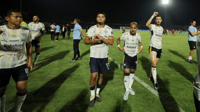 Persib Siap Gempur Viettel dengan Skema 3-4-3, Walsh Menggantung untuk Debut Perdana