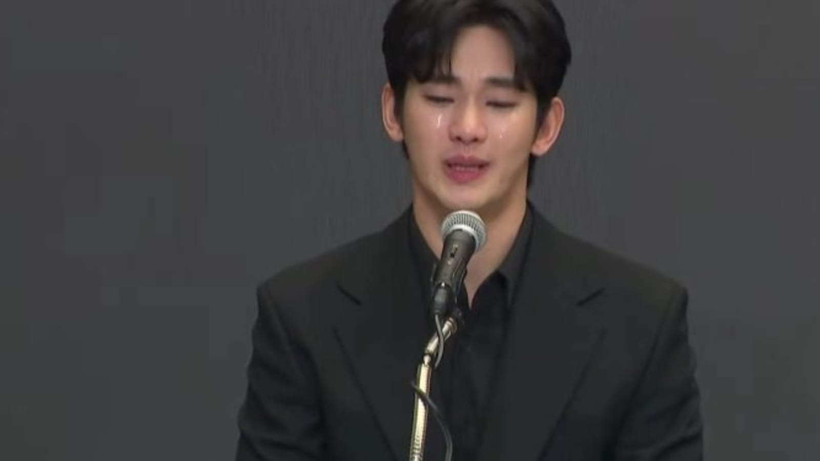 Kim Soo-hyun Siap Bergulat Lagi di Layar, Agensi Keluarkan Ultimatum Keras untuk Penyebar Gosip Palsu