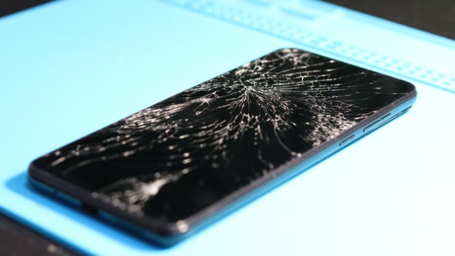 Jangan Langsung Ganti Parts! Ini Trik Menghemat Biaya Servis HP yang Wajib Kamu Tahu