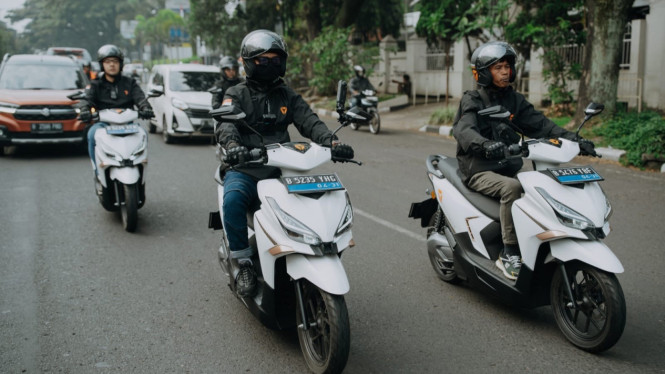 Krisis BBM Buka Pintu Emas Motor Listrik, Dealer Kejebakan Antrian Pembeli
