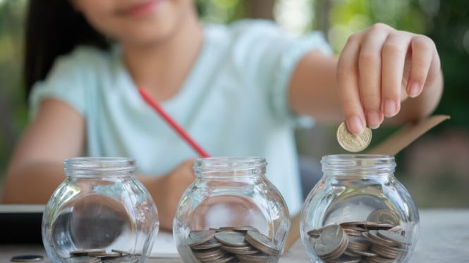 Dari Jajan hingga Investasi: Panduan Mengajarkan Anak Mengelola Uang Sejak Sekarang