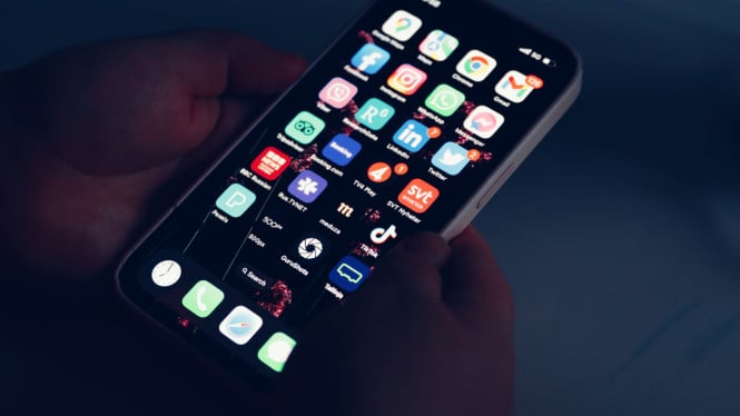 Daya Tahan Seharian Penuh! Inilah 3 Smartphone dengan Baterai Jumbo 10.000 mAh yang Ramah Kantong