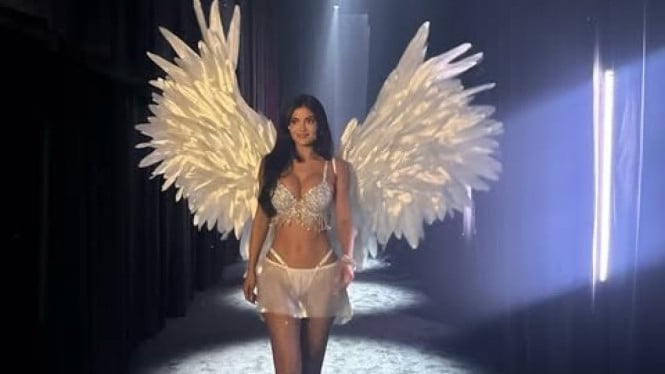 Kylie Jenner Memukau di Panggung Victoria's Secret, Kenakan Gaun Fantasi Berkilau dengan 4.400 Berlian