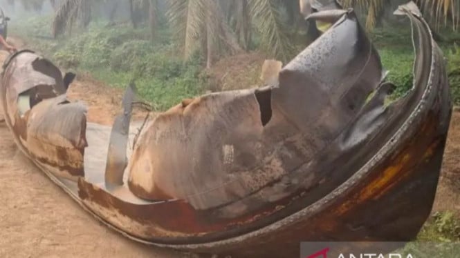 Misteri Terpecahkan: Serpihan Roket China Jatuh di Kebun Sawit Kalimantan Tengah