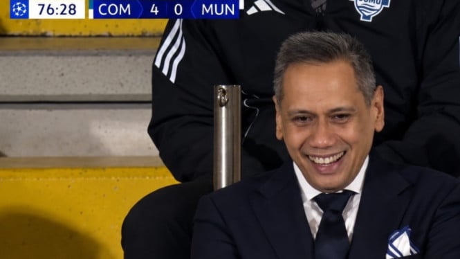 Mirwan Suwarso Tersenyum Lebar Saat Como Hajar Manchester United 4-1 di Liga Champions