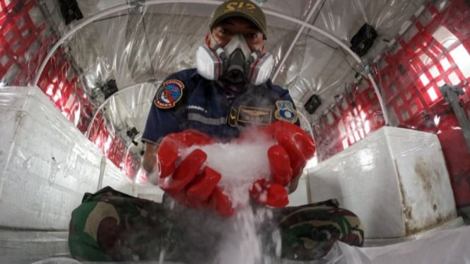 Dry Ice Mulai Buktikan Ampuh Lawan Asap Karhutla, Visibilitas Kalimantan Tengah Melonjak Drastis