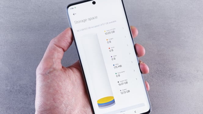 Dilema Penyimpanan HP Modern: Cloud vs Flashdisk OTG, Solusi Mana yang Tepat untuk Smartphone Anda?