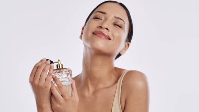 Extrait vs Body Mist: Panduan Lengkap Memilih Parfum yang Tepat untuk Gaya Hidup Anda