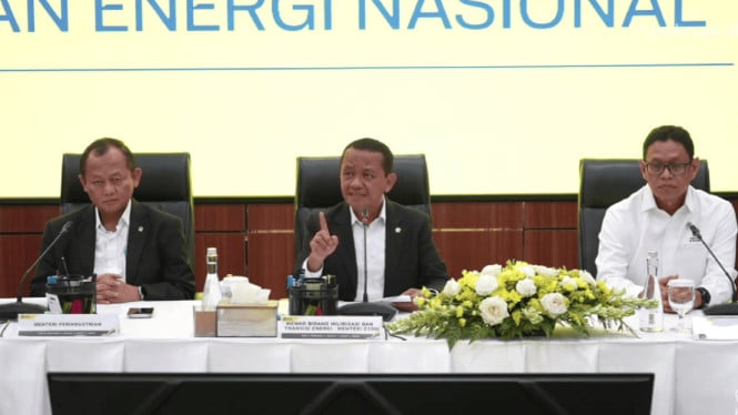 Bahlil Buka Suara: Indonesia Tak Mau Diminta Hormat Tapi Direndahkan Singapura