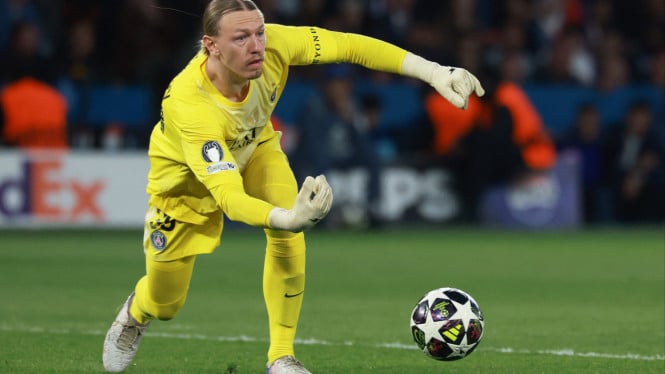 Penampilan Memukau Safonov Bawa PSG Kembali ke Puncak, Lyon Terkapar 2-0