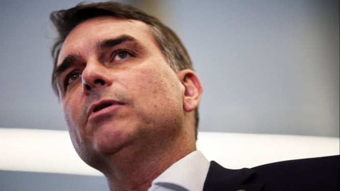 Flavio Bolsonaro Mengibara ke Amerika Serikat Setelah Kekalahan Telak di Pemilihan Presiden Brasil