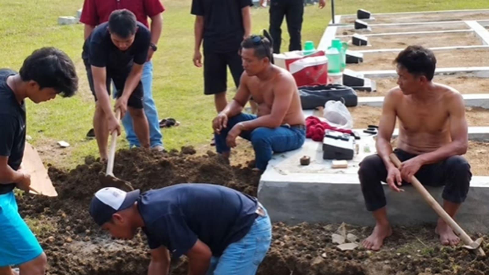 Kisah Miris Makam Dipindahkan Gara-gara Beda Pilihan Pilkades di Bekasi, Damai Pun Tak Menyelamatkan