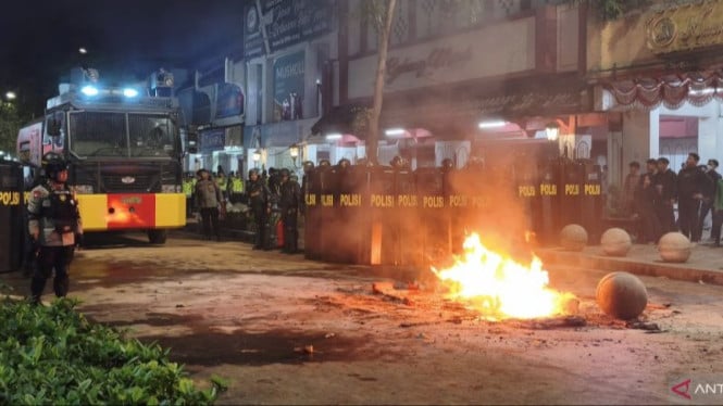 Aksi Demo Berujung Chaos: Polisi Yogyakarta Sita Senjata Tajam dari Satu Pelaku