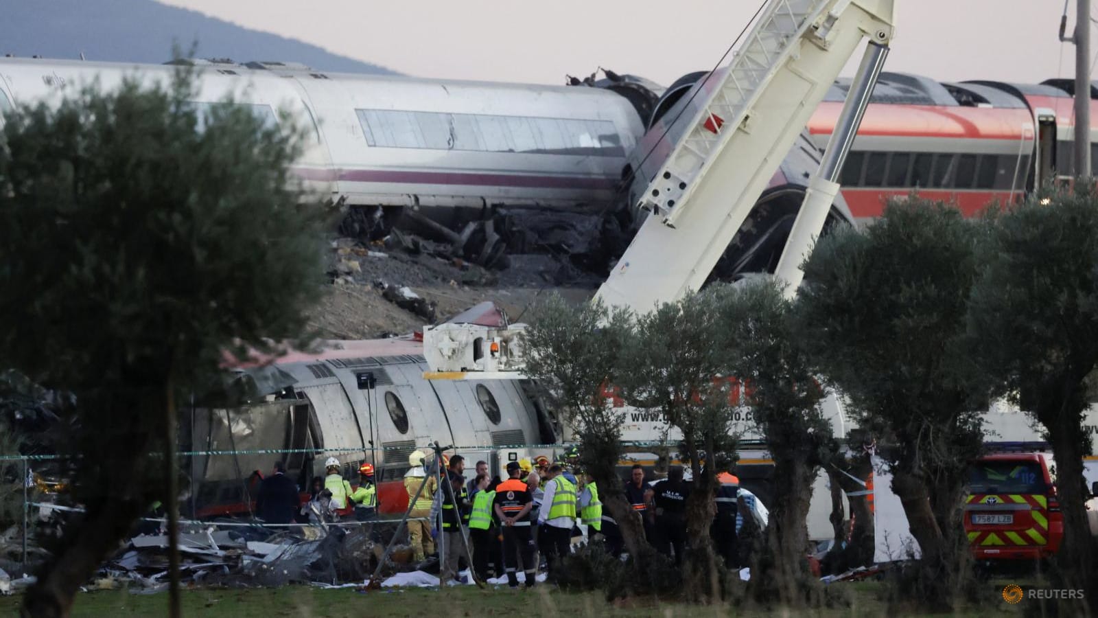Tragedi Mengerikan: Kereta Cepat Spanyol Terguling, Puluhan Meninggal dalam Sekejap