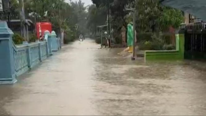 Cilacap Tertimpa Musibah Ganda: Banjir Bandang dan Longsor Melanda Setelah Hujan Lebat Sepanjang Malam