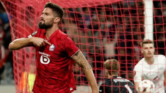 Giroud Rayakan Kemenangan Dramatis Lille dengan Pelukan Hangat untuk Verdonk